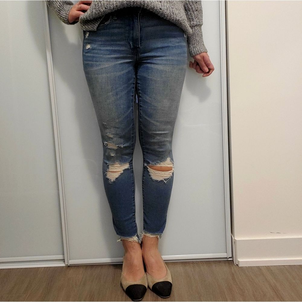 A&F ripped jeans (0S/25S)